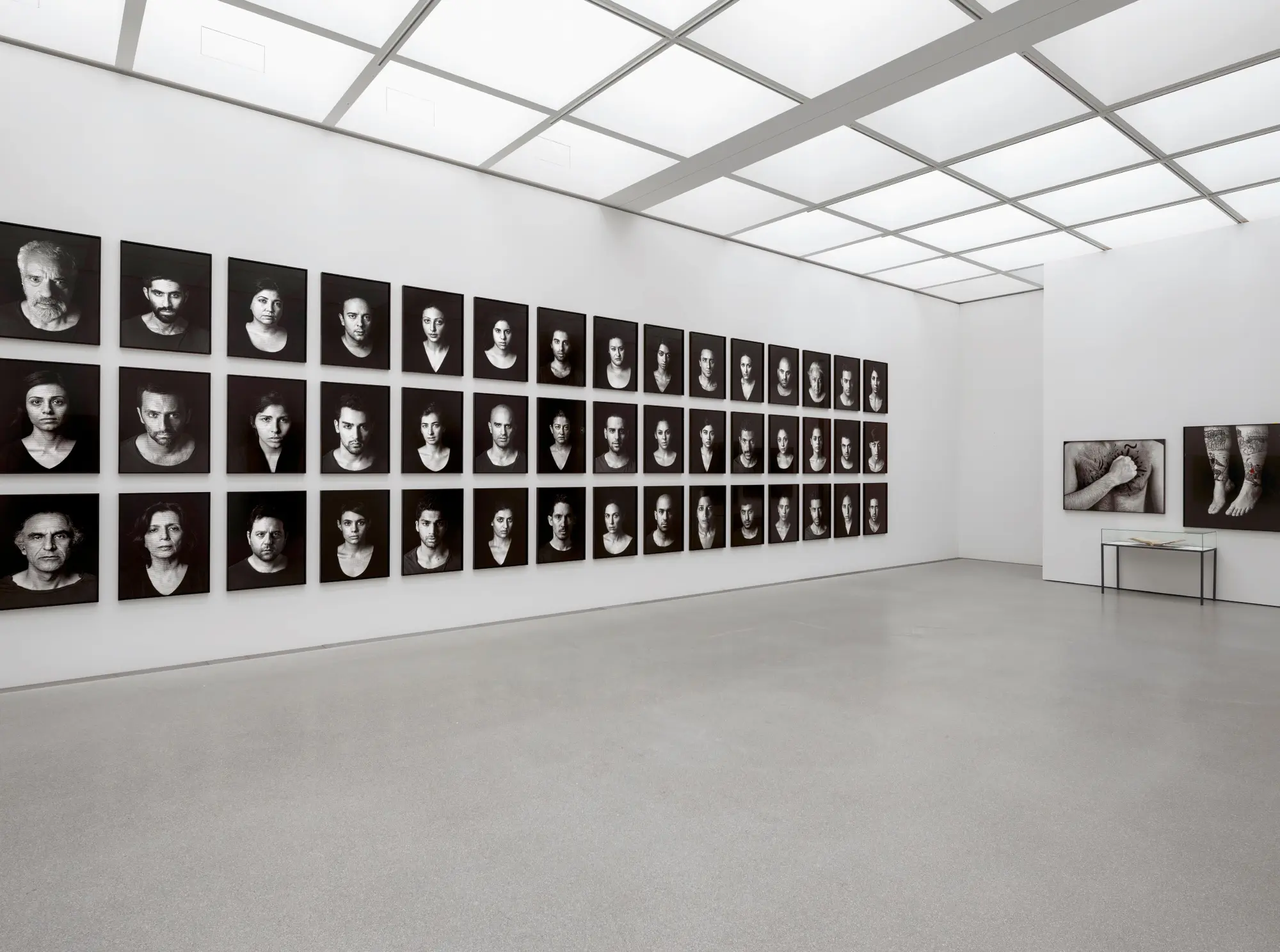 Bild: 9783954764266 | Living in One Land, Dreaming in Another | Shirin Neshat | Neshat