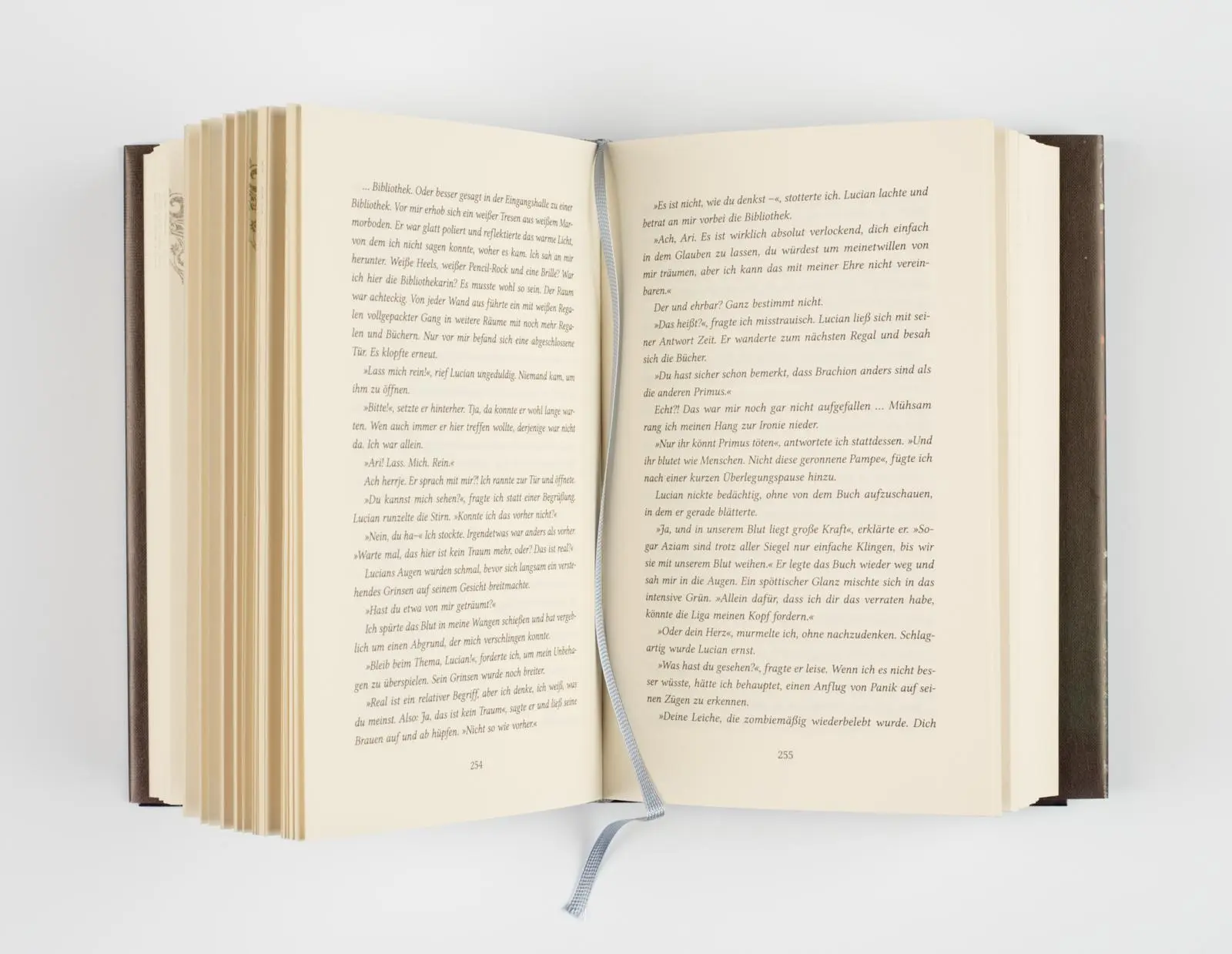 Bild: 9783522506366 | Izara 1: Das ewige Feuer | Julia Dippel | Buch | Izara | 544 S. | 2018