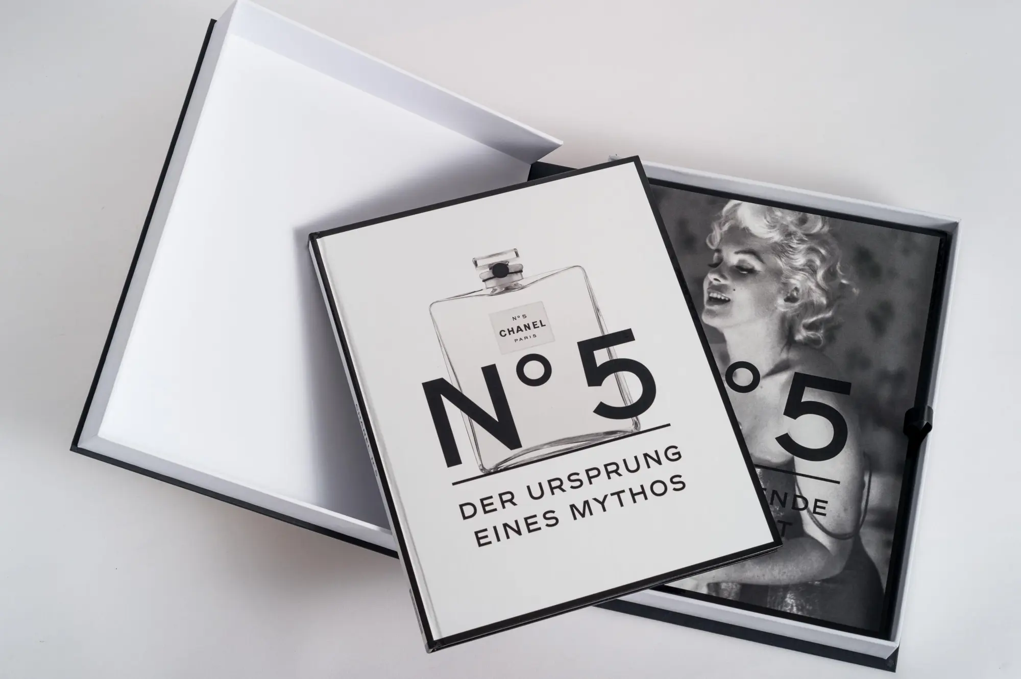 Bild: 9783791386966 | Chanel N° 5 | Zweibändige Prachtausgabe in edler Schmuckkassette