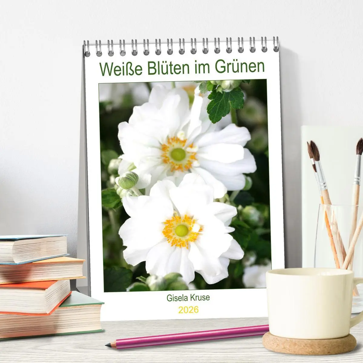 Bild: 9783516391367 | Weiße Blüten im Grünen (Tischkalender 2026 DIN A5 hoch), CALVENDO...