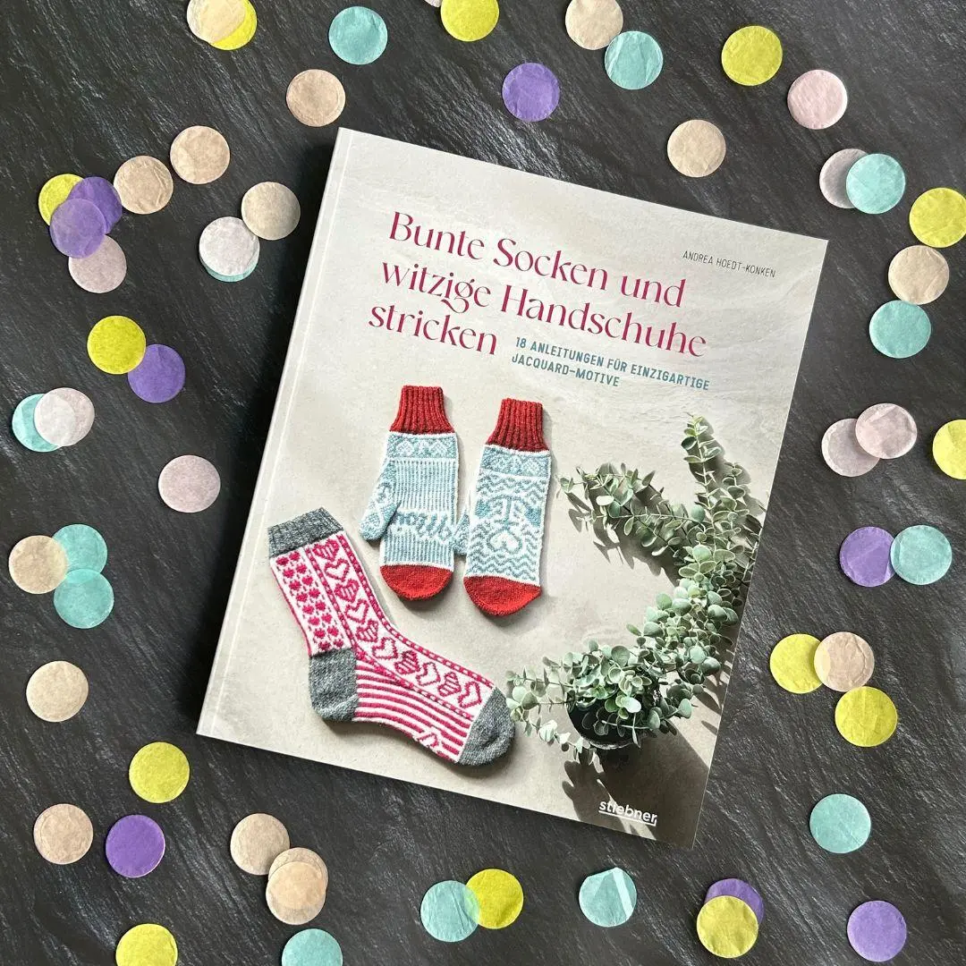 Bild: 9783830721567 | Bunte Socken und witzige Handschuhe stricken | Andrea Hoedt-Konken