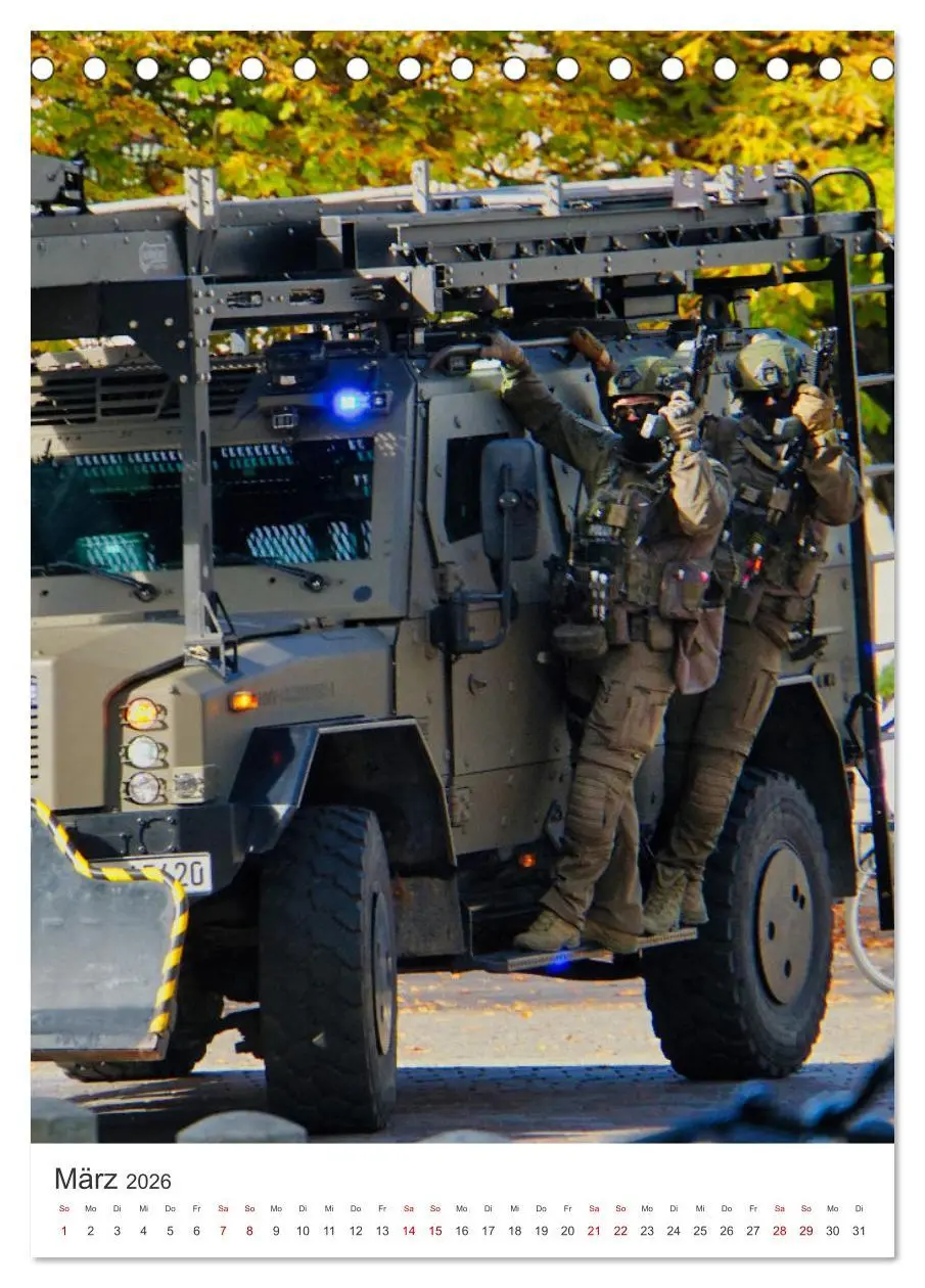 Bild: 9783516323467 | Tag der Polizei (Tischkalender 2026 DIN A5 hoch), CALVENDO...