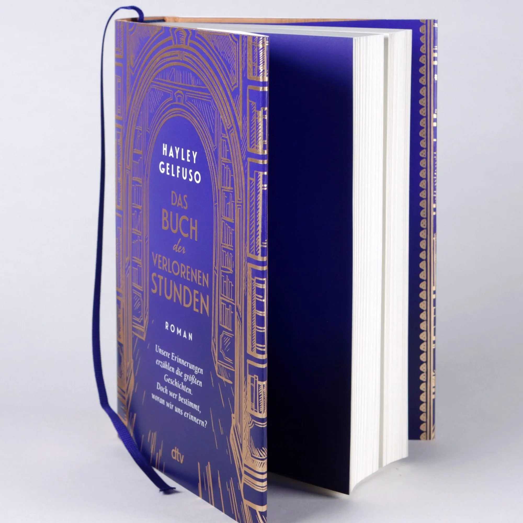 Bild: 9783423284967 | Das Buch der verlorenen Stunden | Hayley Gelfuso | Buch | 480 S.