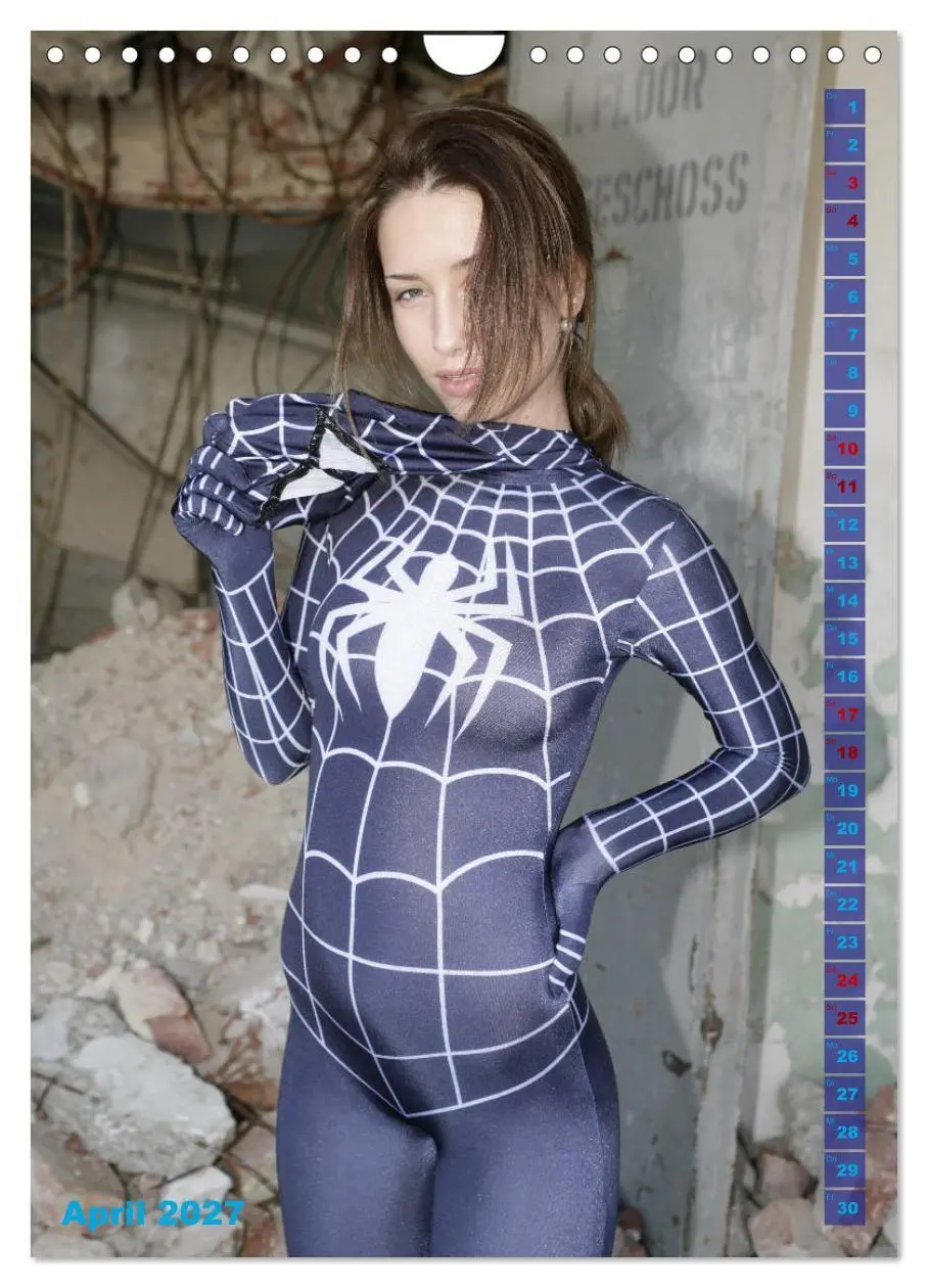 Bild: 9783569685567 | Superheroes Cosplay Girls (Wandkalender 2027 DIN A4 hoch), CALVENDO...