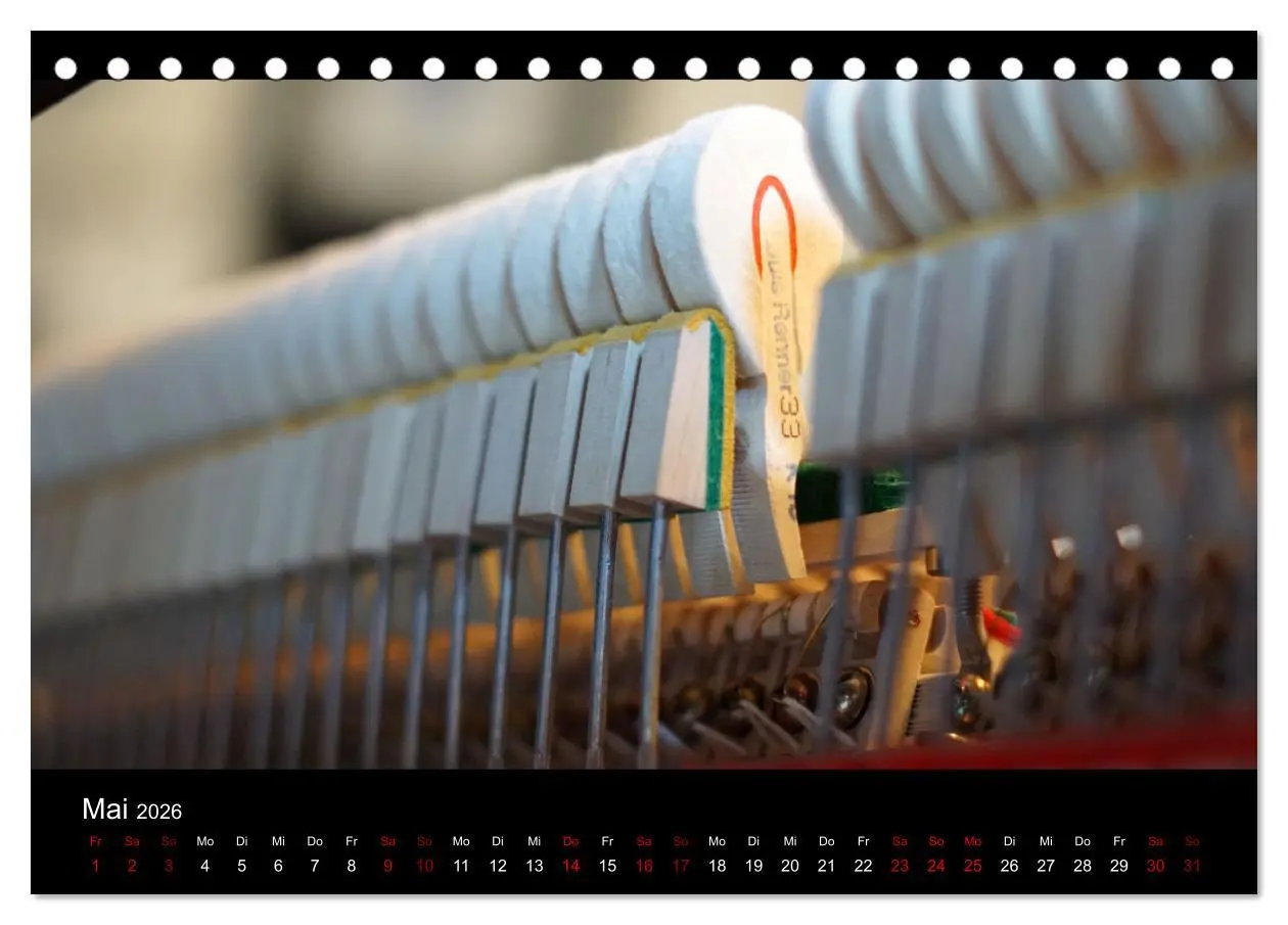 Bild: 9783457547267 | Klavier Momente (Tischkalender 2026 DIN A5 quer), CALVENDO...