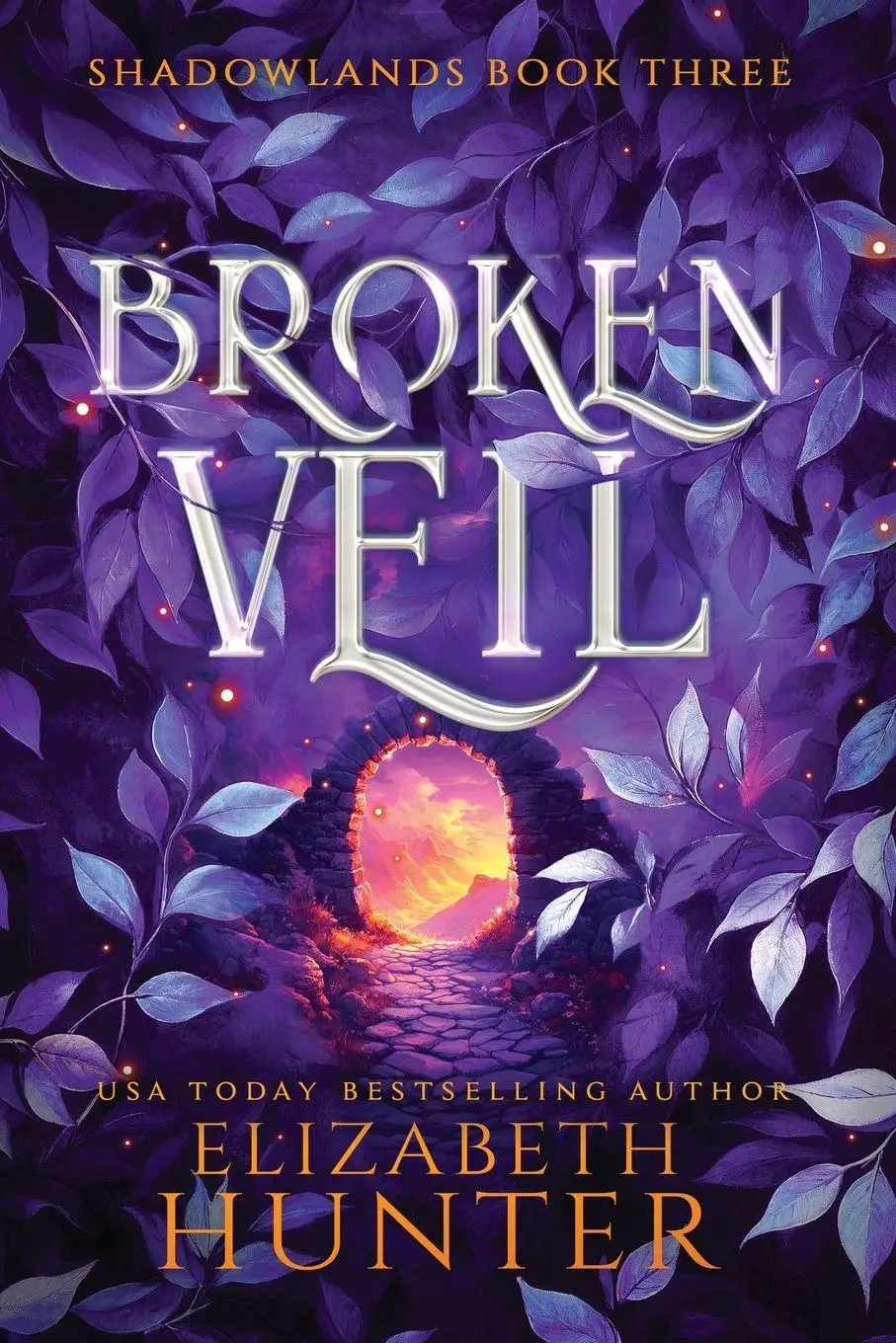 Cover: 9781959590668 | Broken Veil | Elizabeth Hunter | Taschenbuch | Englisch | 2025