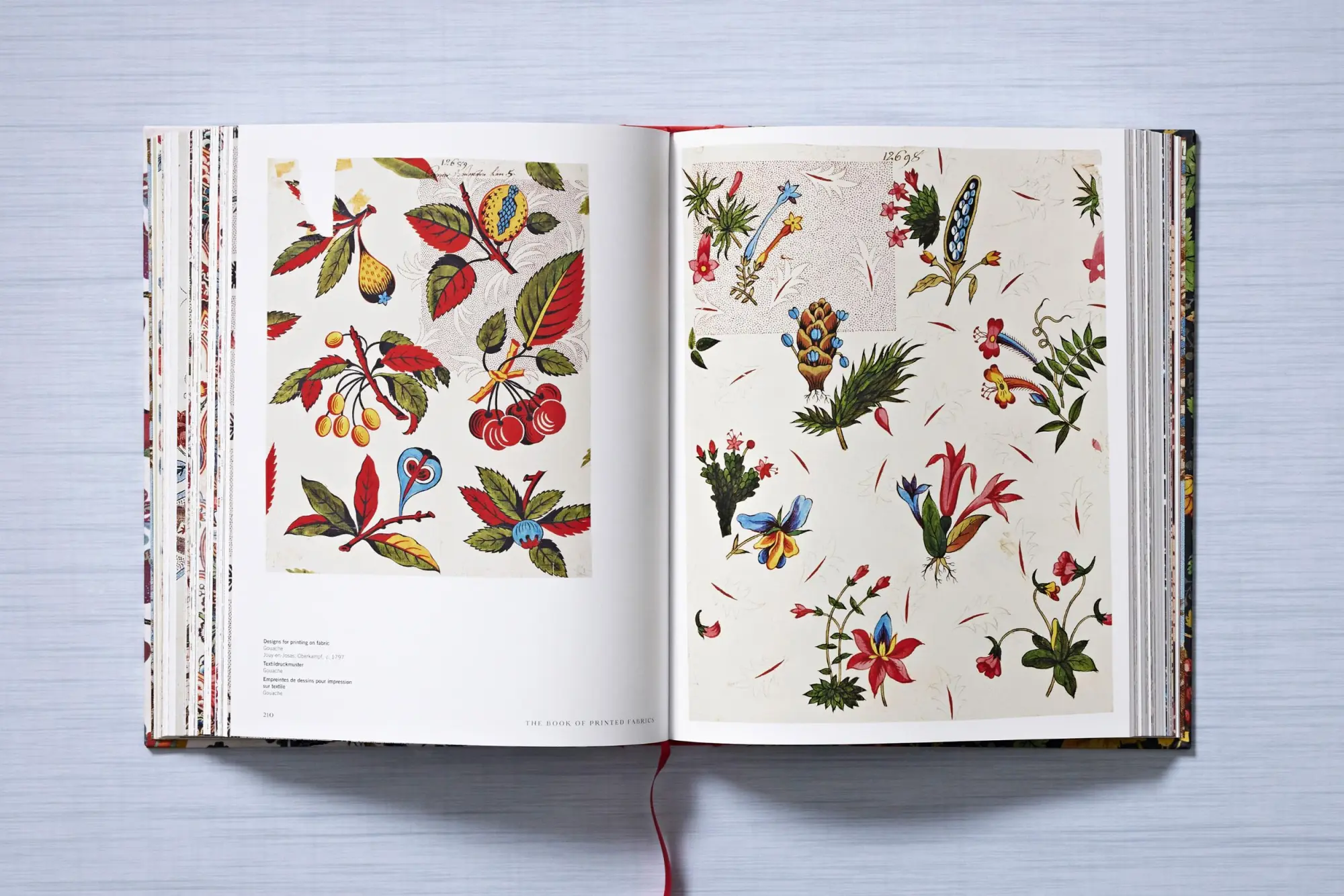 Bild: 9783836562768 | The Book of Printed Fabrics. From the 16th century until today | Buch Bild: 9783836562768 | The Book of Printed Fabrics. From the 16th century until today | Buch