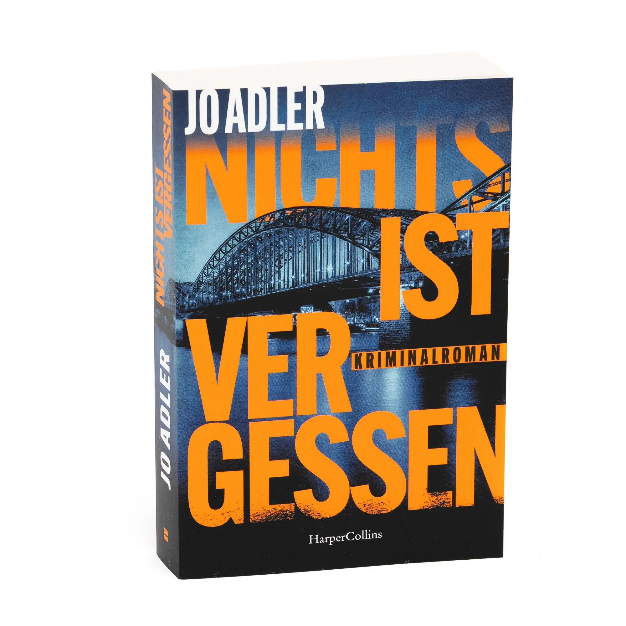 Bild: 9783365013168 | Nichts ist vergessen | Jo Adler | Taschenbuch | 448 S. | Deutsch