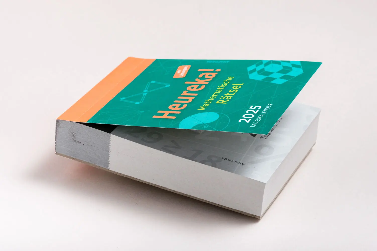 Bild: 9783730613368 | Heureka! Mathematische Rätsel 2025: Tageskalender mit Lösungen | Hemme