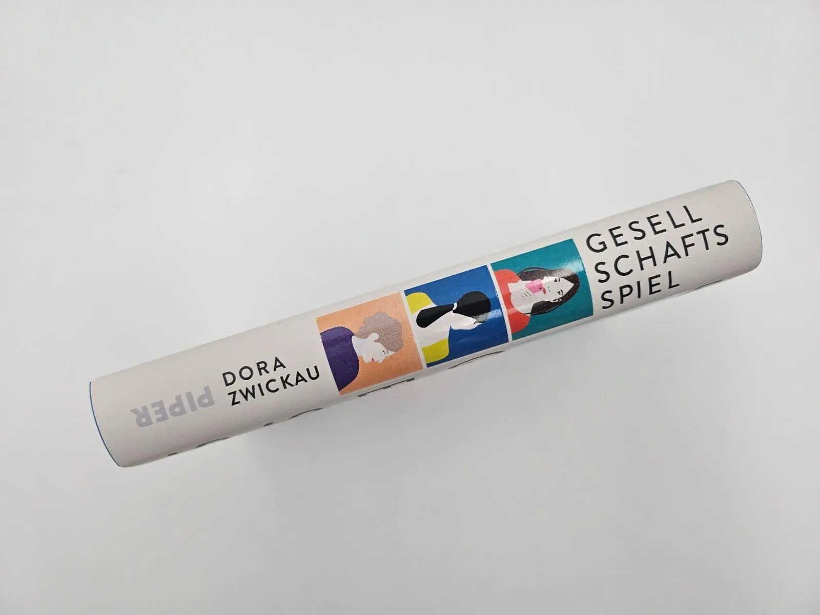 Bild: 9783492073868 | Gesellschaftsspiel | Dora Zwickau | Buch | 288 S. | Deutsch | 2025