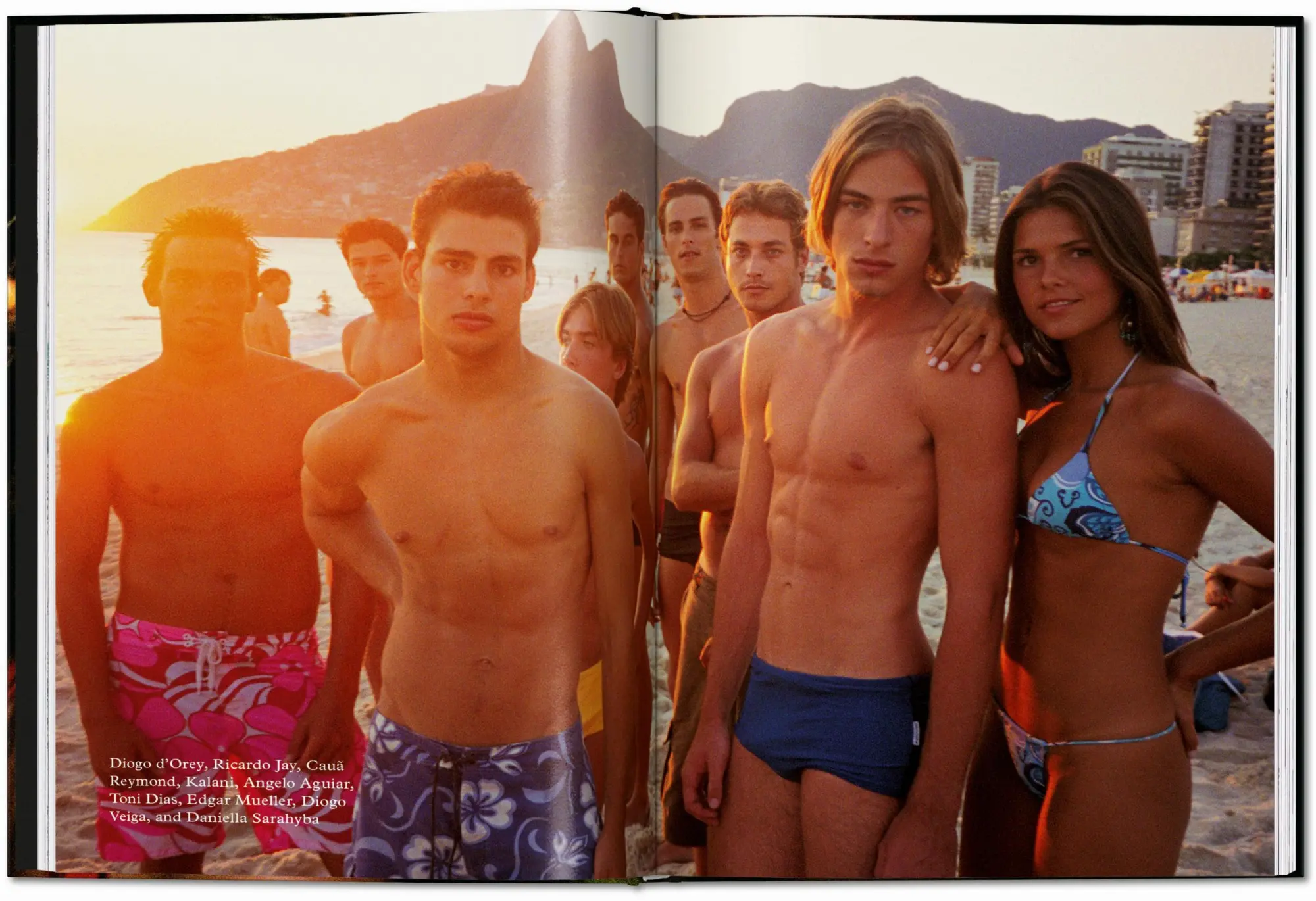 Bild: 9783754401569 | MaRIO DE JANEIRO Testino | Mario Testino | Buch | 192 S. | Englisch