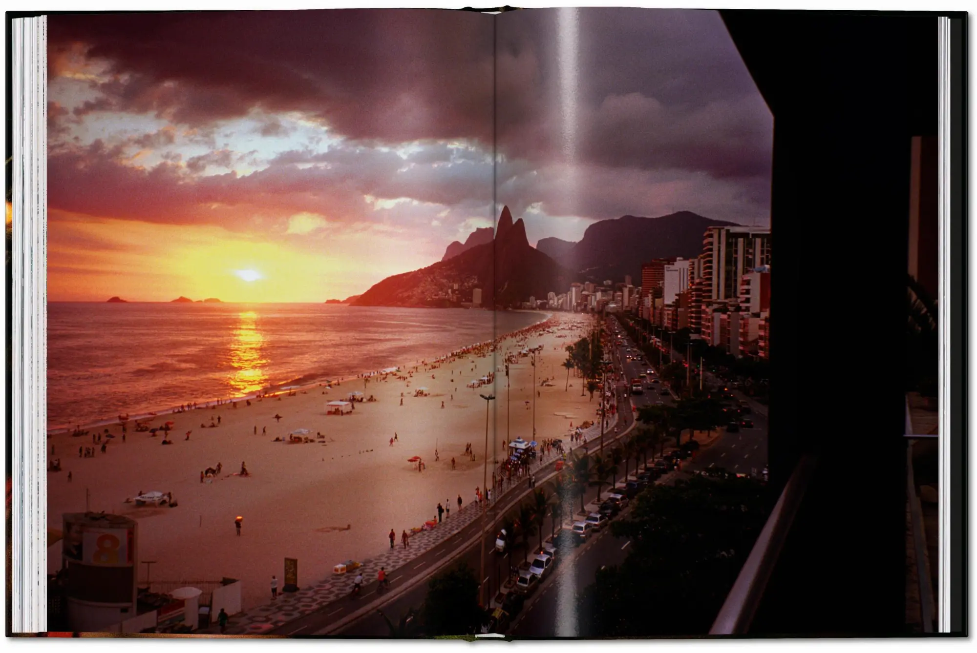 Bild: 9783754401569 | MaRIO DE JANEIRO Testino | Mario Testino | Buch | 192 S. | Englisch