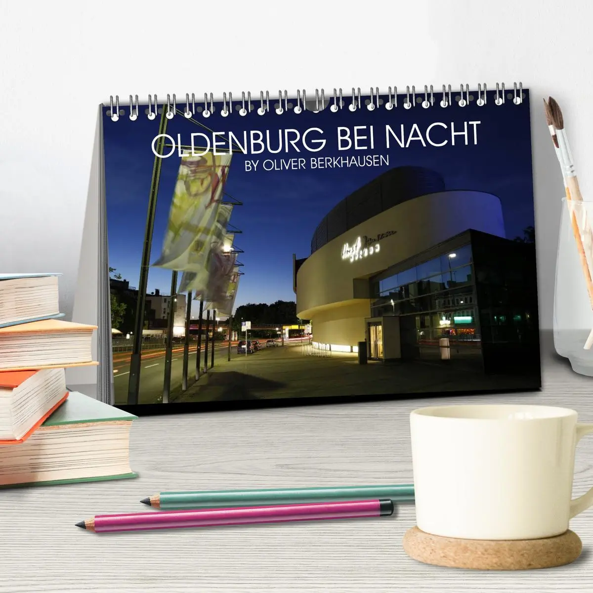 Bild: 9783516073270 | Oldenburg bei Nacht (Tischkalender 2026 DIN A5 quer), CALVENDO...