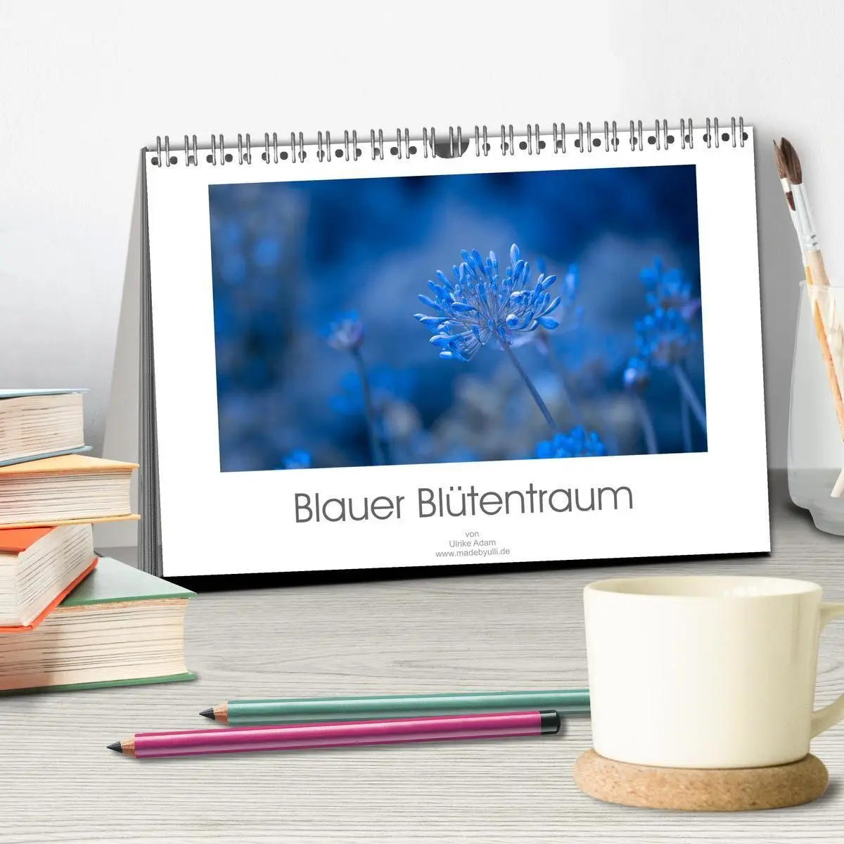 Bild: 9783457816370 | Blauer Blütentraum (Tischkalender 2026 DIN A5 quer), CALVENDO...