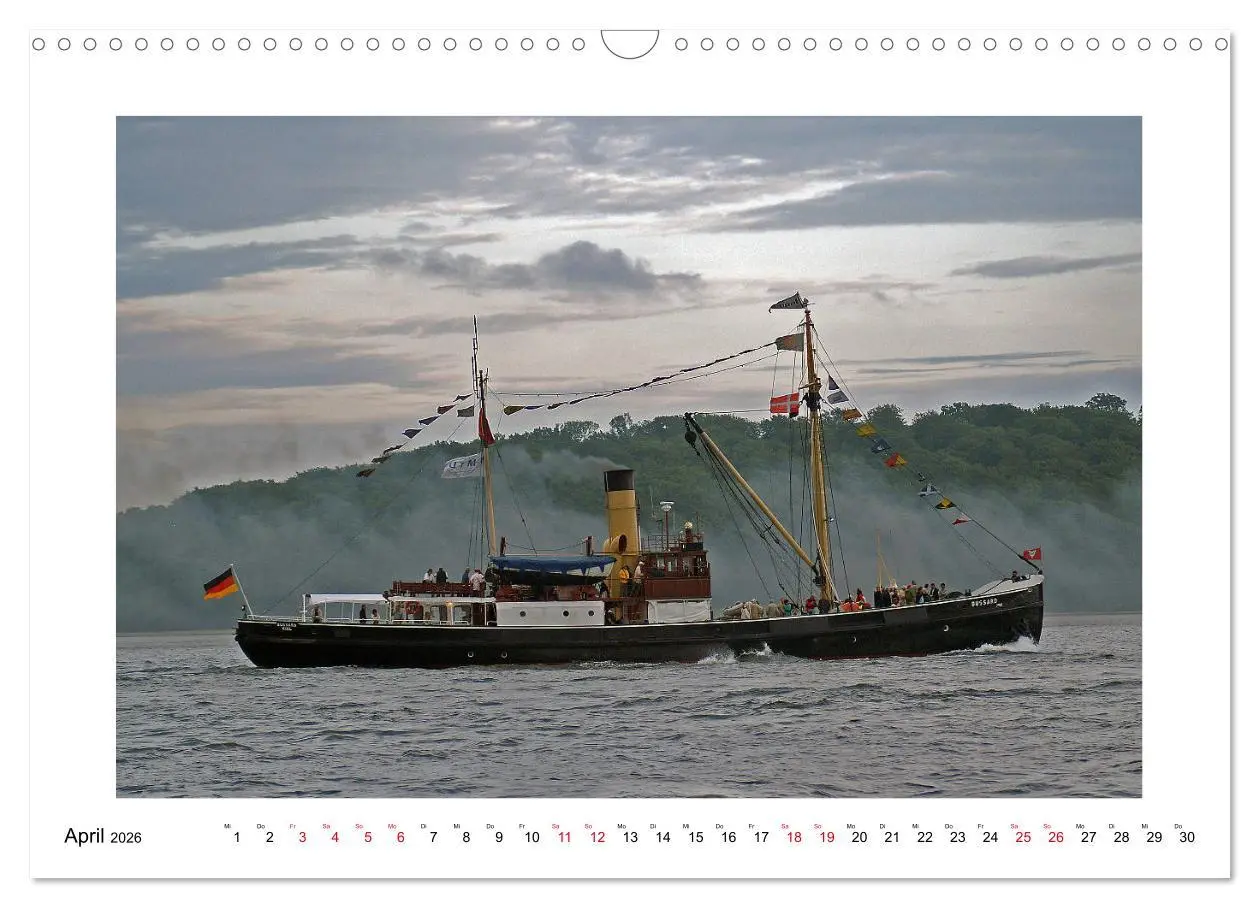 Bild: 9783457896570 | Rauchfahnen über der Ostsee - Schiffe unter Dampf (Wandkalender...