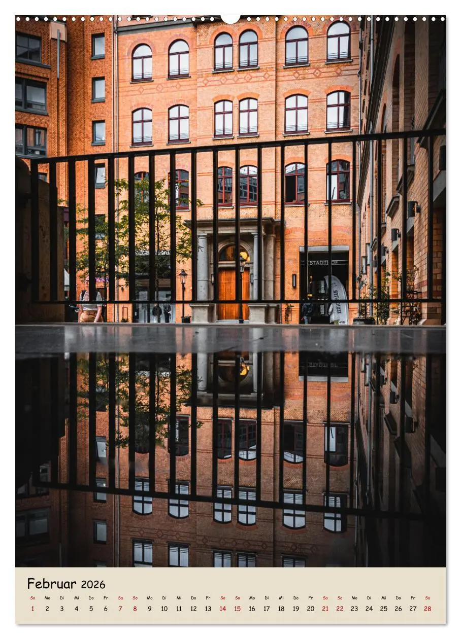 Bild: 9783516338270 | Hamburg Spiegelungen 2026 (Wandkalender 2026 DIN A2 hoch), CALVENDO...