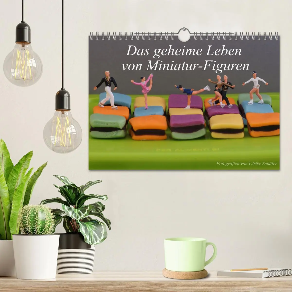 Bild: 9783457308370 | Das geheime Leben von Miniatur-Figuren (Wandkalender 2026 DIN A4...