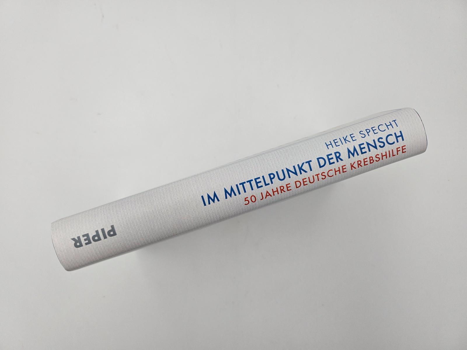Bild: 9783492071871 | Im Mittelpunkt der Mensch - 50 Jahre Deutsche Krebshilfe | Specht