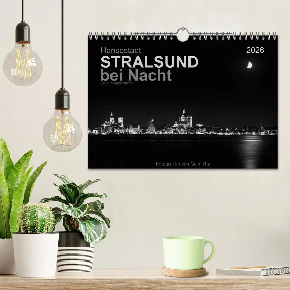 Bild: 9783516034271 | Hansestadt Stralsund bei Nacht (mit GPS-Koordinaten) (Wandkalender...