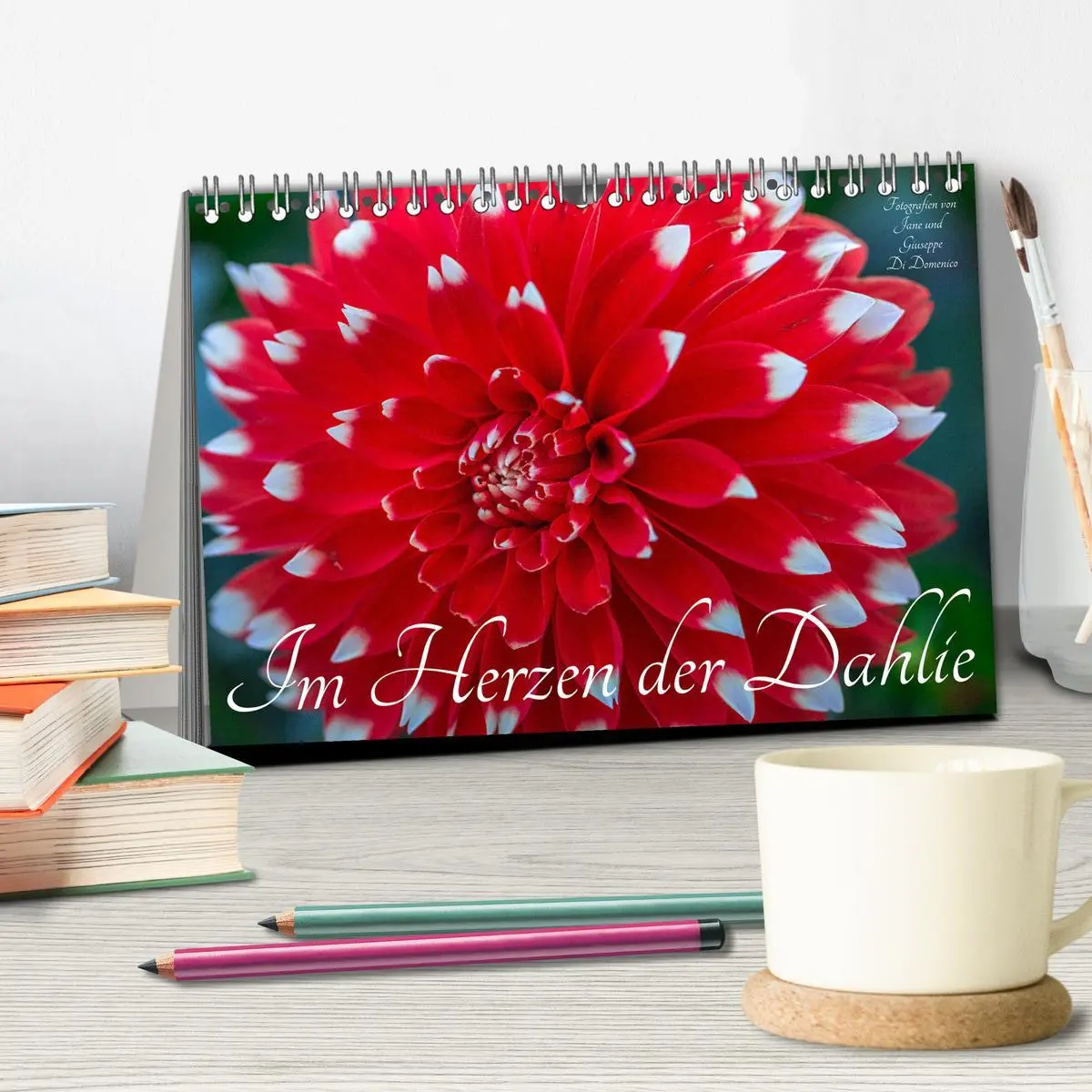 Bild: 9783457544471 | Im Herzen der Dahlie (Tischkalender 2026 DIN A5 quer), CALVENDO...