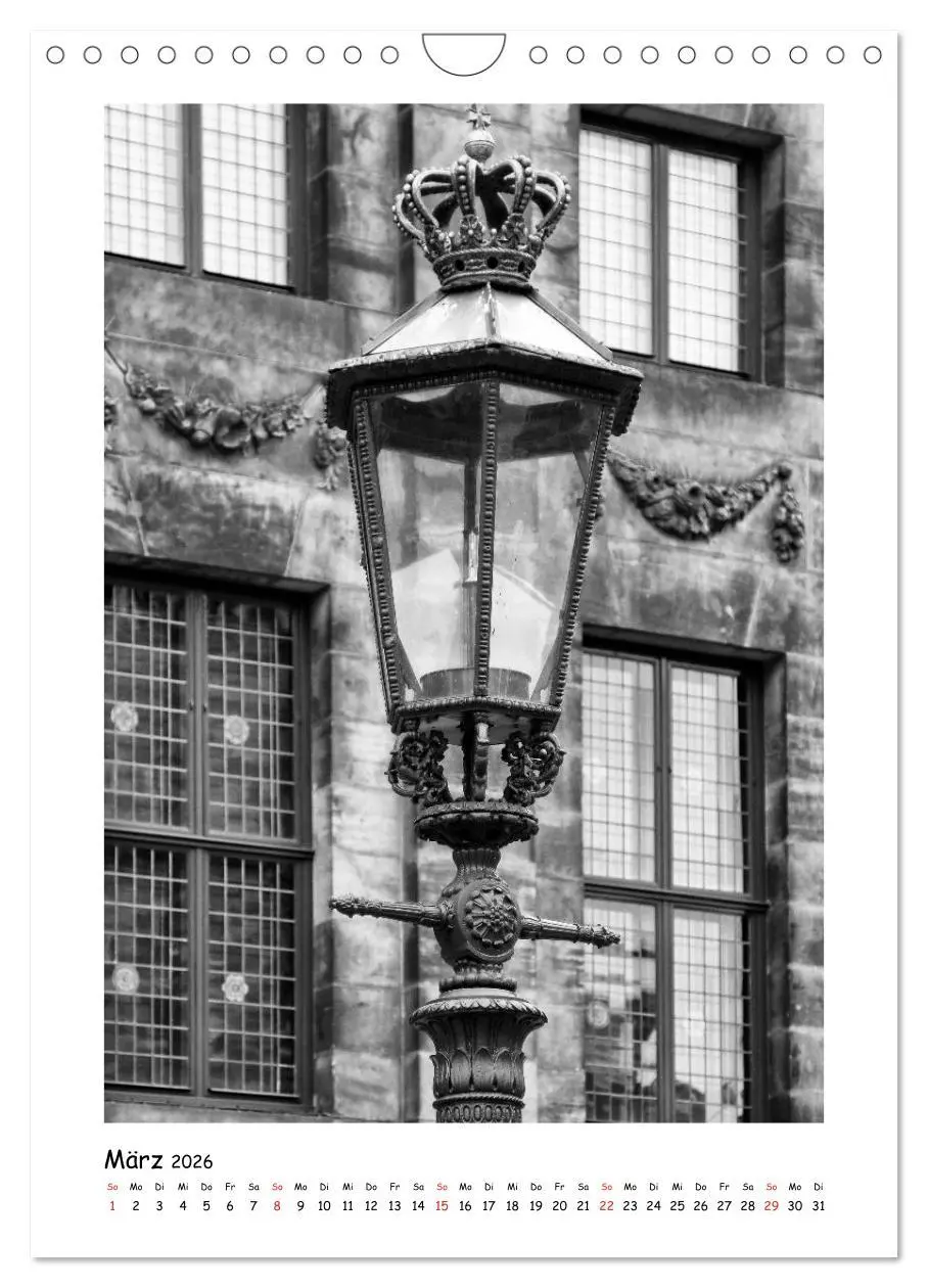 Bild: 9783516464771 | Straßenlaternen Monochrom (Wandkalender 2026 DIN A4 hoch), CALVENDO...