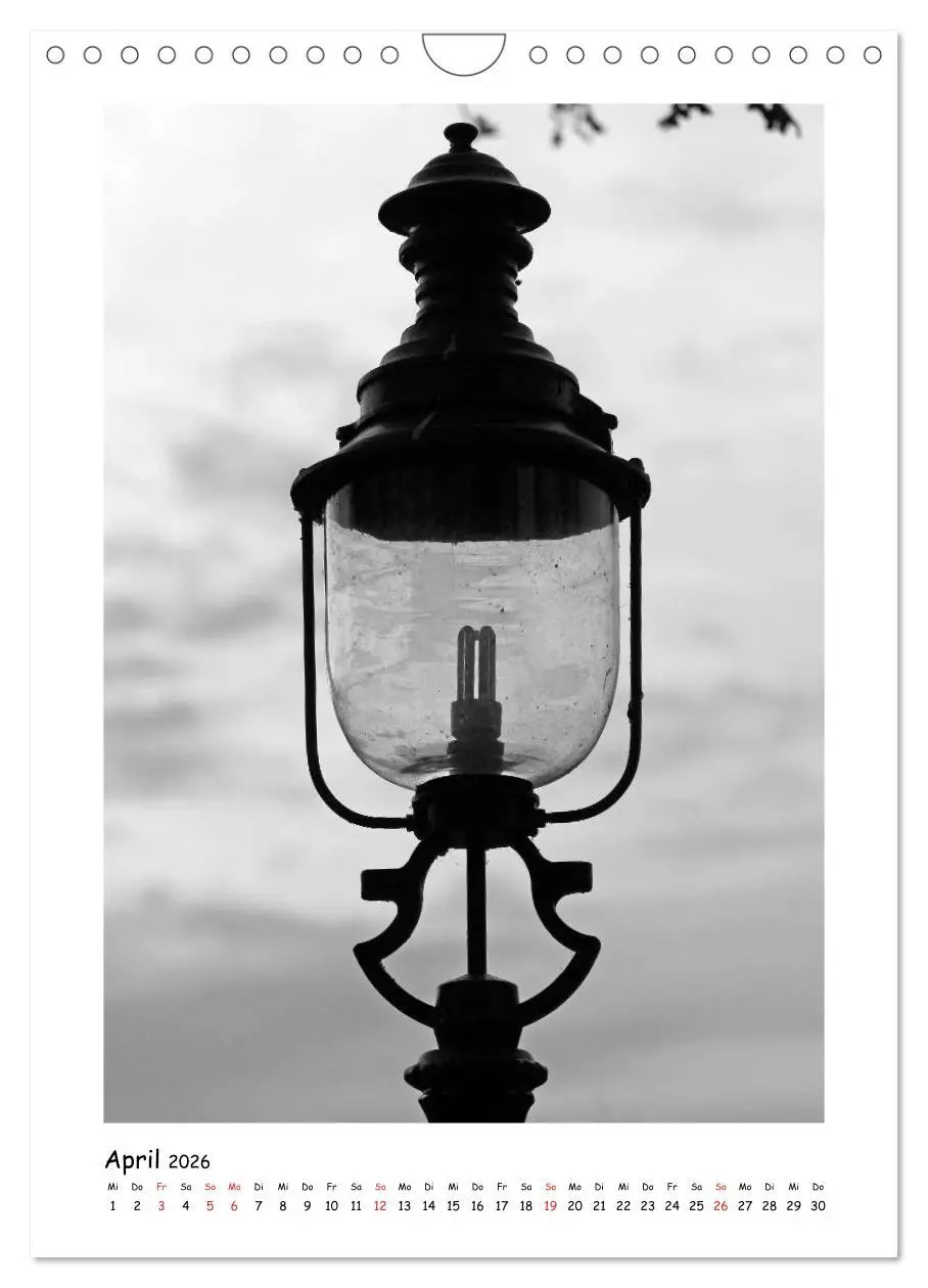 Bild: 9783516464771 | Straßenlaternen Monochrom (Wandkalender 2026 DIN A4 hoch), CALVENDO...