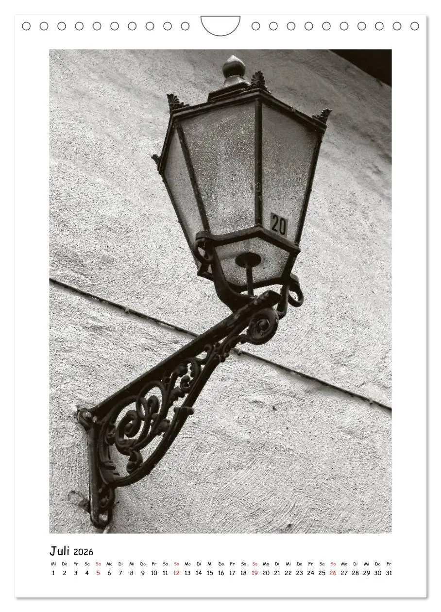 Bild: 9783516464771 | Straßenlaternen Monochrom (Wandkalender 2026 DIN A4 hoch), CALVENDO...