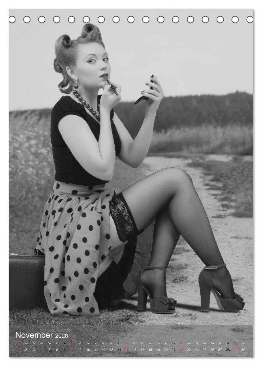 Bild: 9783516455472 | Sexy Pin-up Girls in schwarz-weiß (Tischkalender 2026 DIN A5 hoch),...