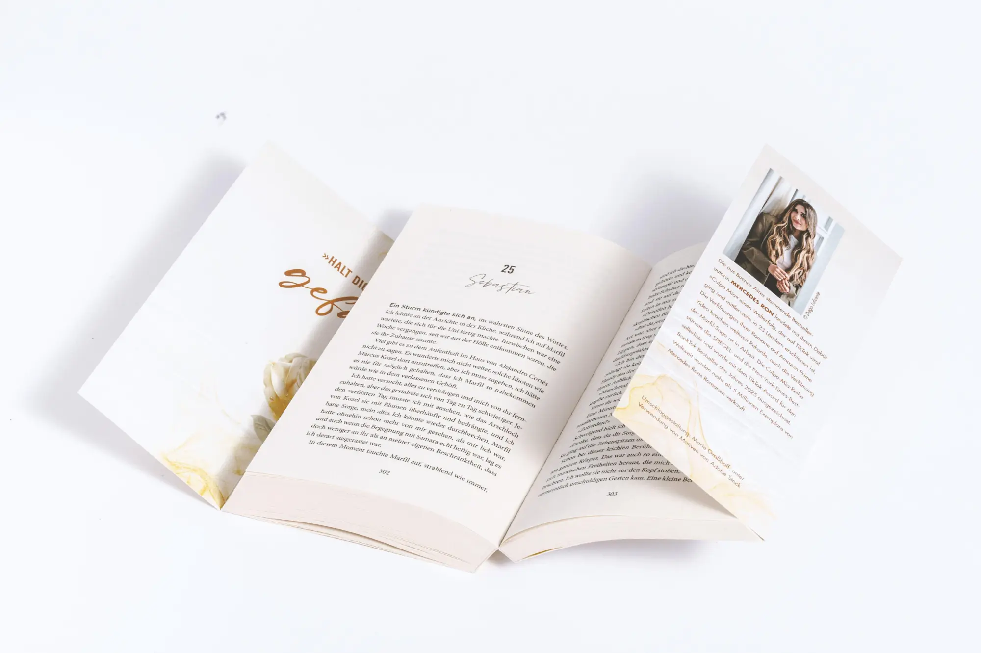 Bild: 9783570168073 | Drawn Together | Mercedes Ron | Taschenbuch | Die Marfil-Saga | 432 S.