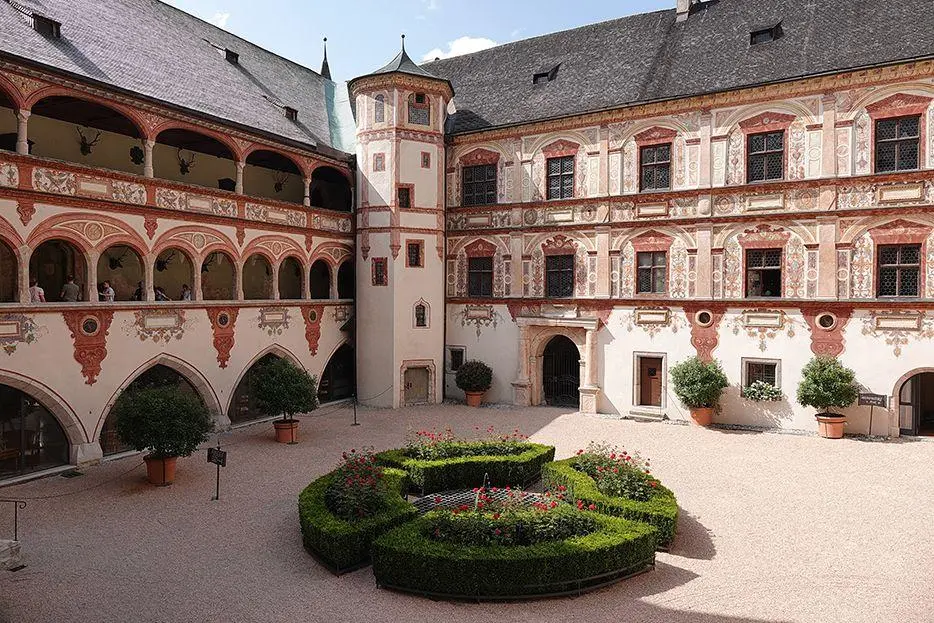 Bild: 9783702243074 | Die schönsten Tiroler Burgen und Schlösser | Anton Prock | Taschenbuch