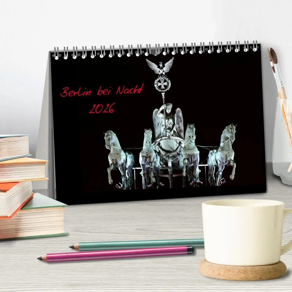 Bild: 9783516208474 | Berlin bei Nacht 2026 (Tischkalender 2026 DIN A5 quer), CALVENDO...