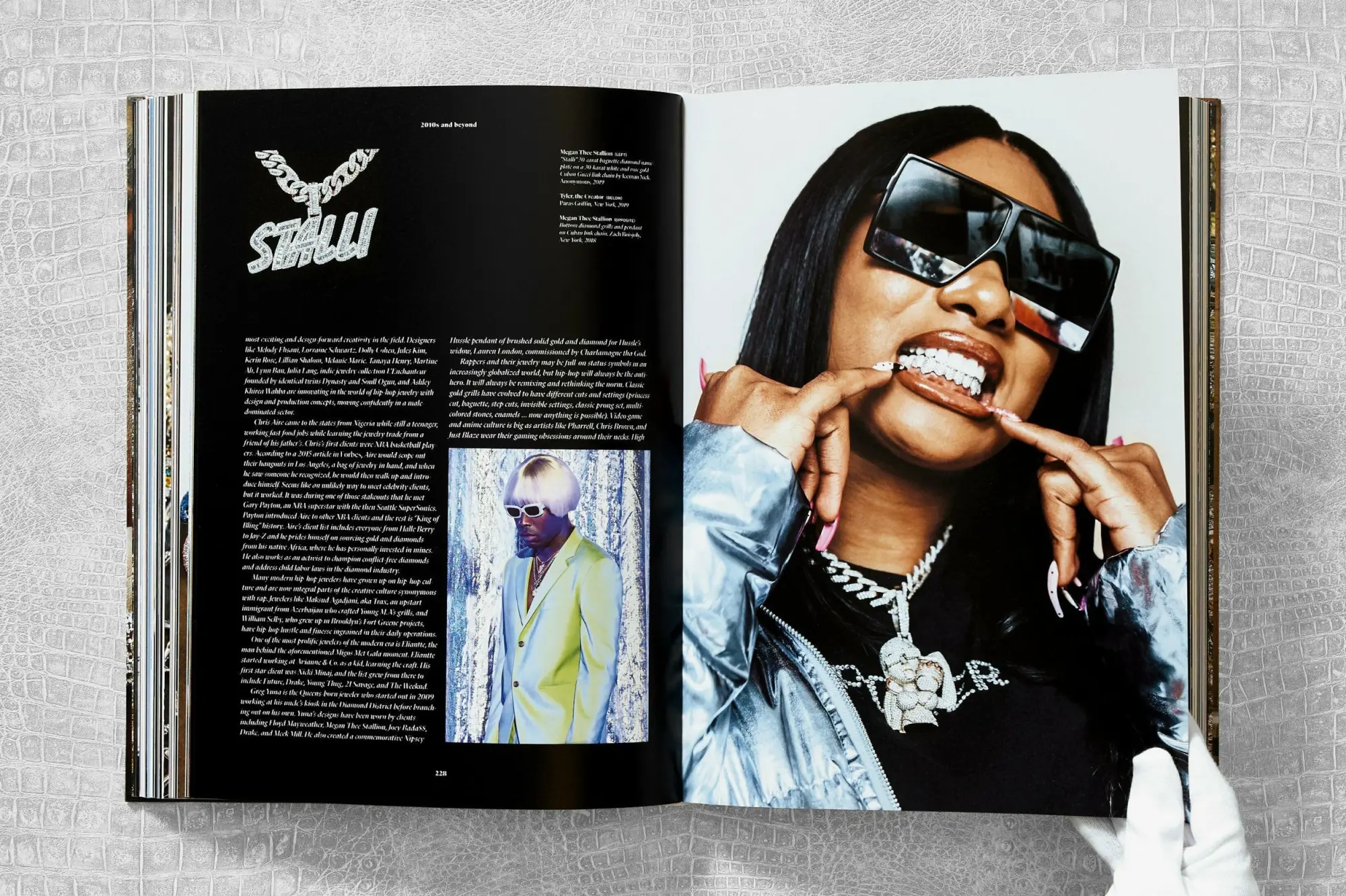 Bild: 9783836584975 | Ice Cold. A Hip-Hop Jewelry History | Vikki Tobak | Buch | 388 S.