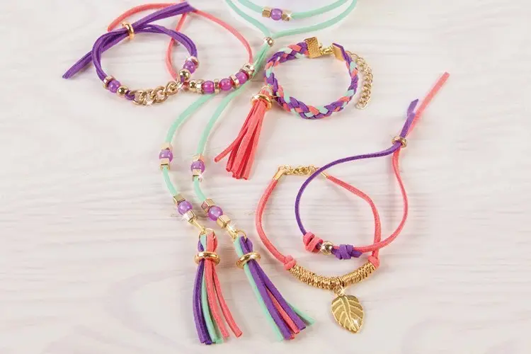 Bild: 695929012076 | Armbänder in Velourlederoptik | Deutsch | 2019 | MAKE IT REAL