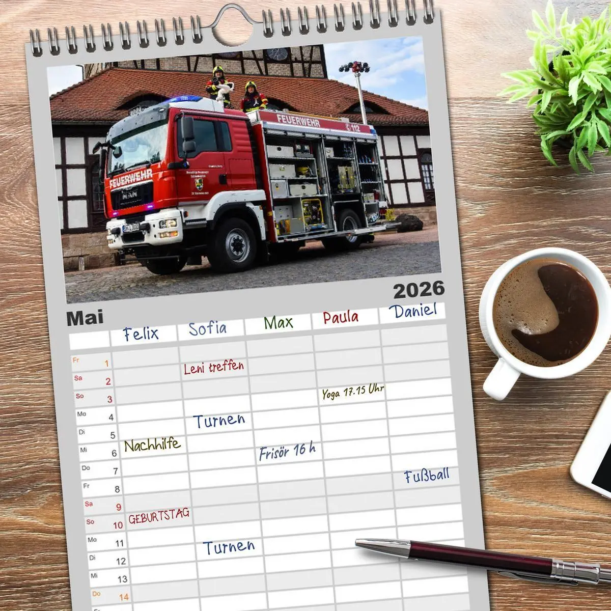 Bild: 9783516514476 | Familienplaner 2026 - Feuerwehrfahrzeuge mit 5 Spalten...