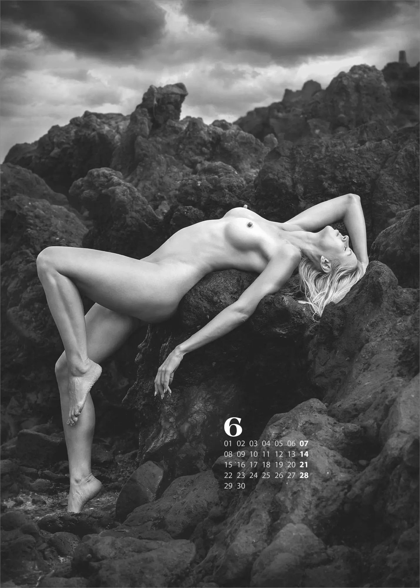 Bild: 4069095007376 | Frauen - Wandkalender mit 12 schwarz-weiß Fotografien im Format 50x70