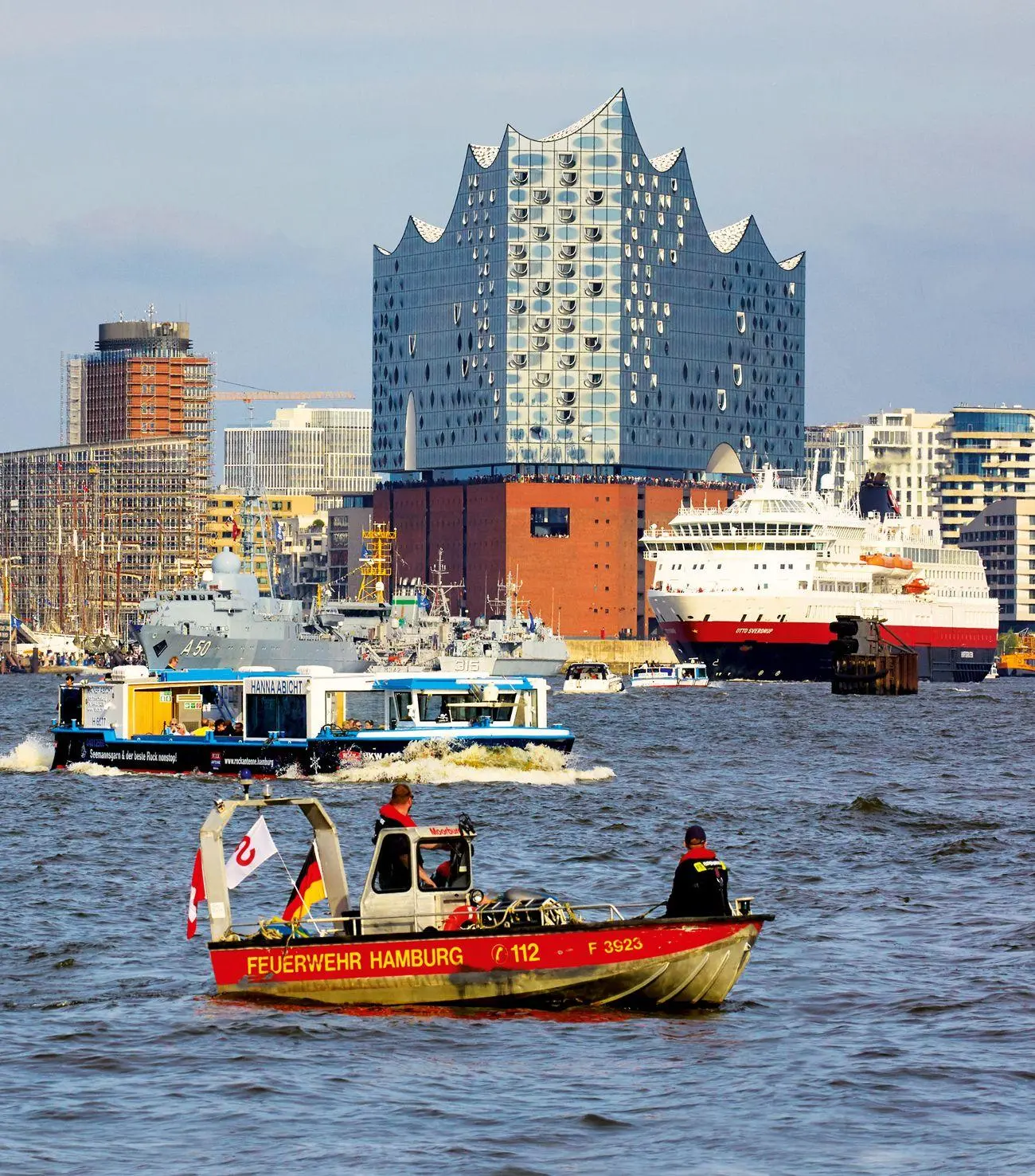 Bild: 4250000964277 | HAMBURG 2027 (klein) | Ein Kalender von Marian René Menges | Kalender