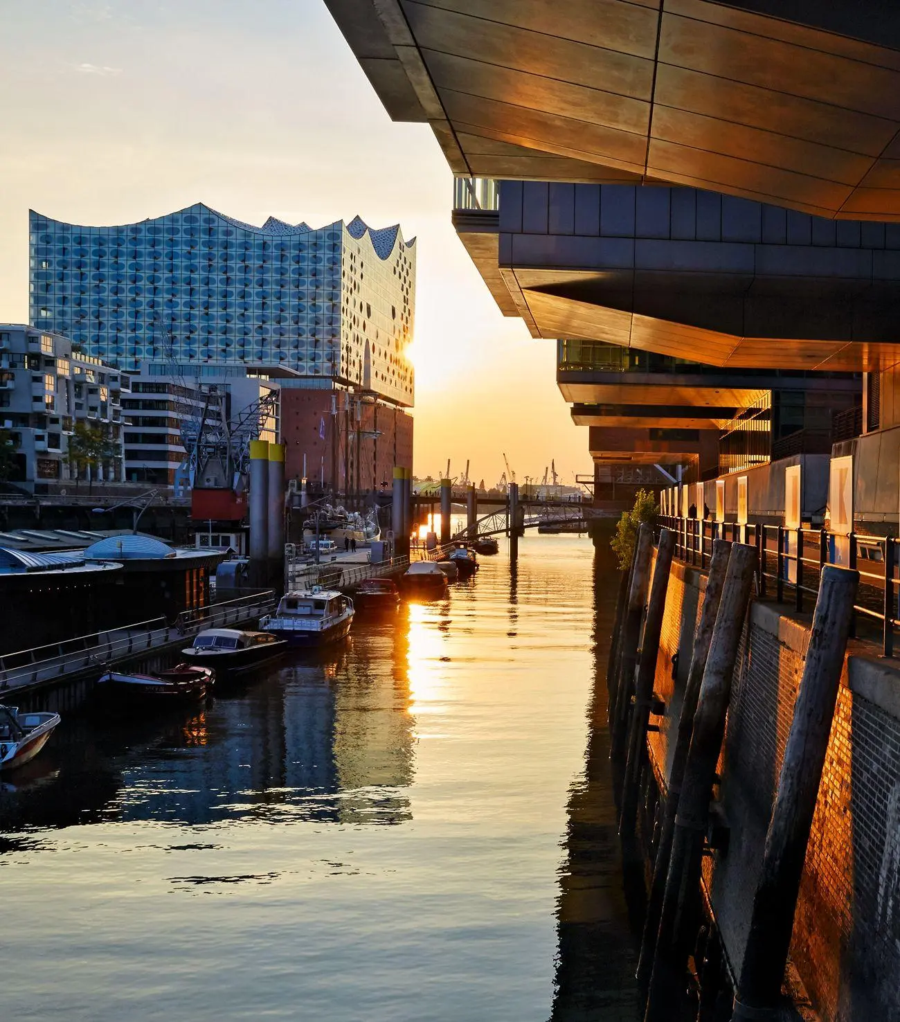 Bild: 4250000964277 | HAMBURG 2027 (klein) | Ein Kalender von Marian René Menges | Kalender