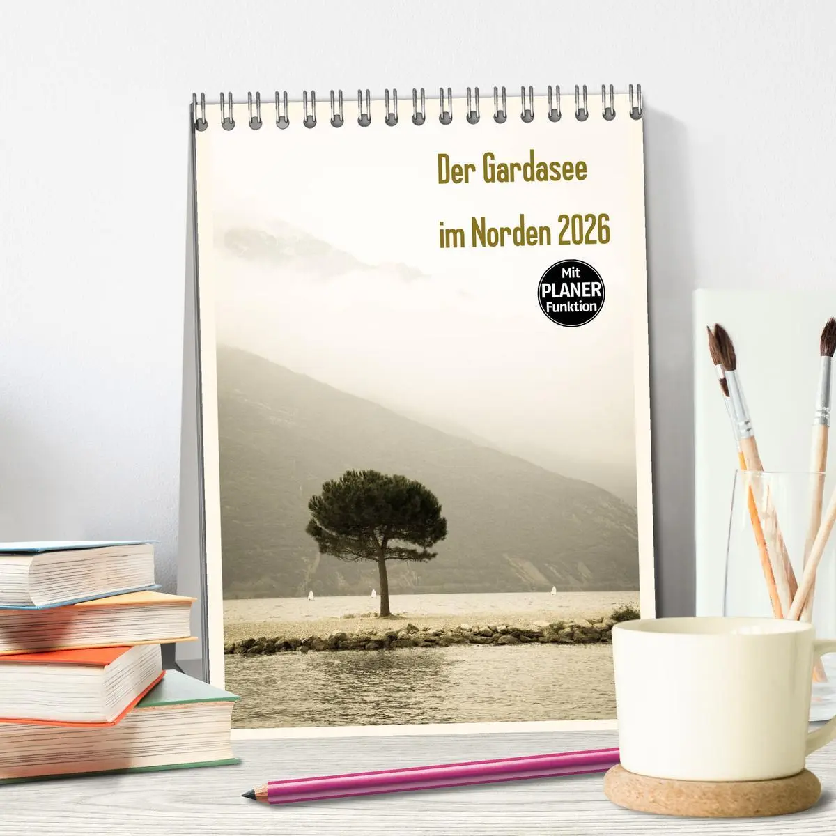 Bild: 9783516434477 | Der Gardasee im Norden 2026 (Tischkalender 2026 DIN A5 hoch),...