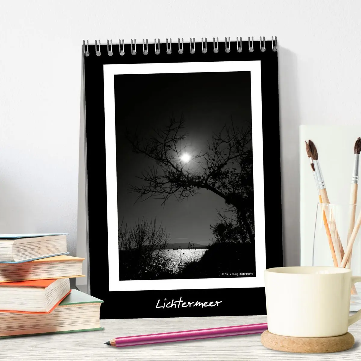 Bild: 9783516475777 | Lichtermeer (Tischkalender 2026 DIN A5 hoch), CALVENDO Monatskalender