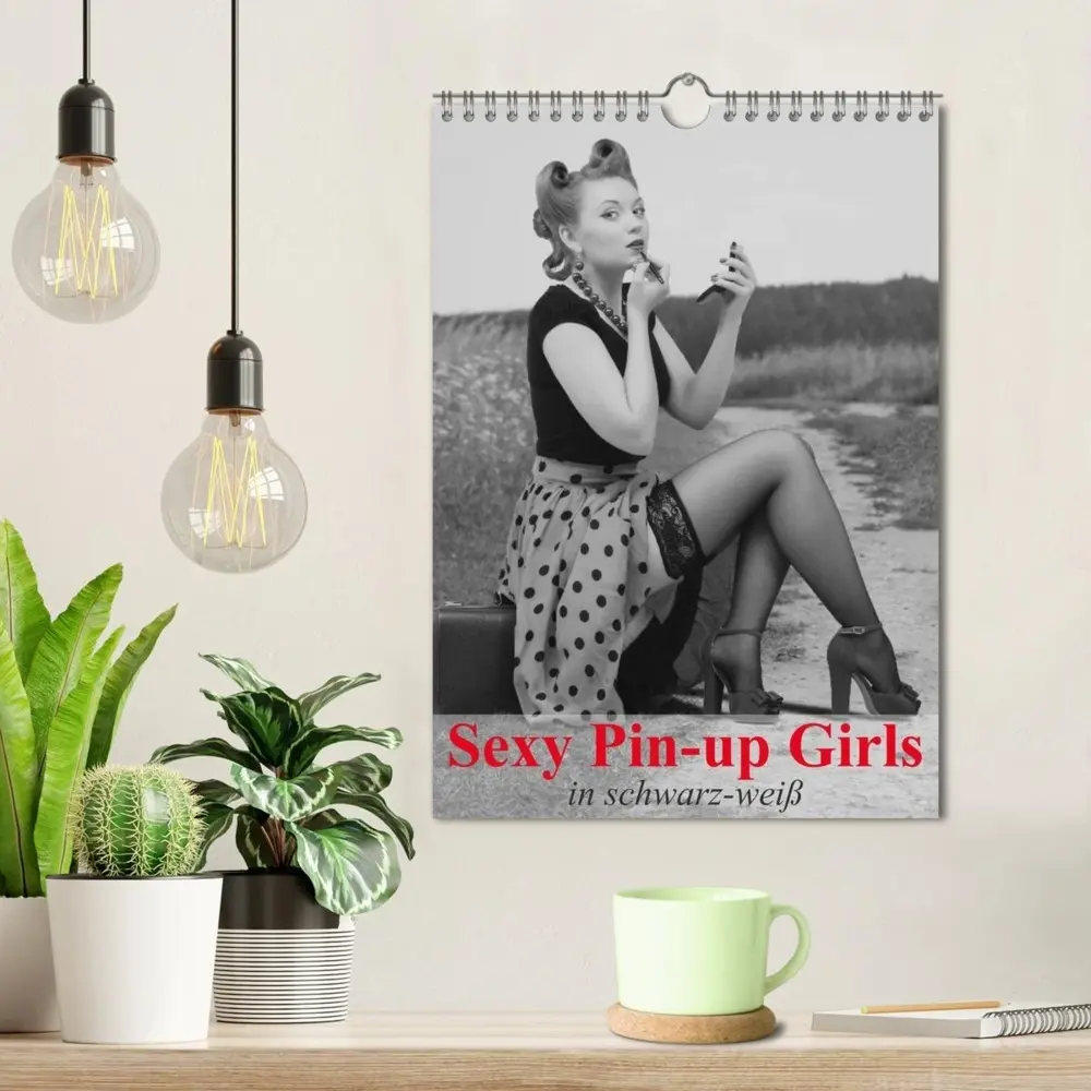 Bild: 9783516456677 | Sexy Pin-up Girls in schwarz-weiß (Wandkalender 2026 DIN A4 hoch),...