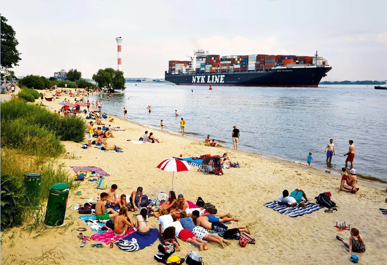 Bild: 4250000977277 | HAMBURG 2027. 3-Monats-Tischkalender | René Menges | Kalender | 2027