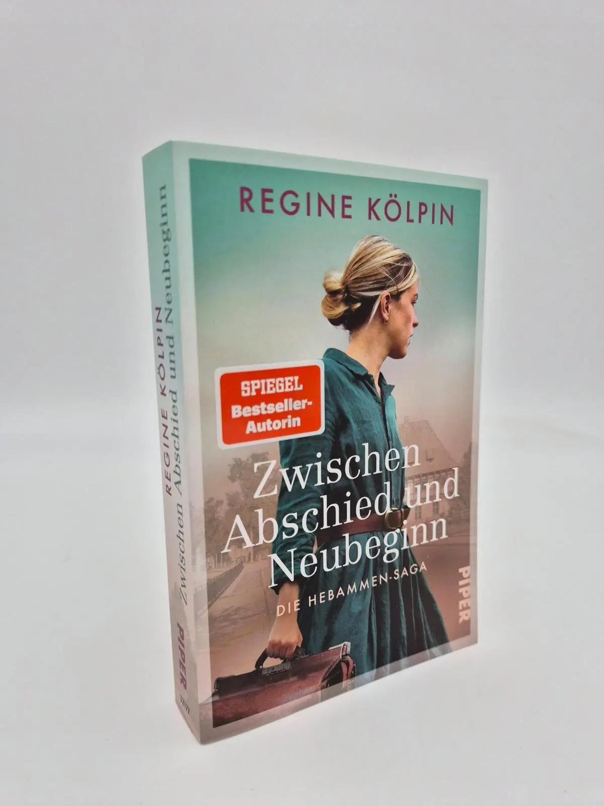 Bild: 9783492321778 | Zwischen Abschied und Neubeginn | Regine Kölpin | Taschenbuch | 400 S.