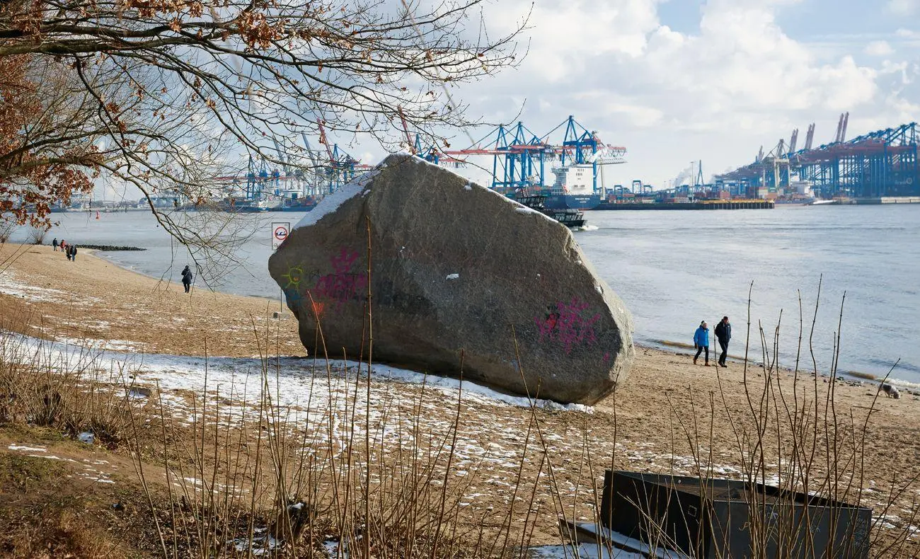 Bild: 4250000960279 | HAMBURG 2027 | Ein Kalender von Marian René Menges | Kalender | 2027