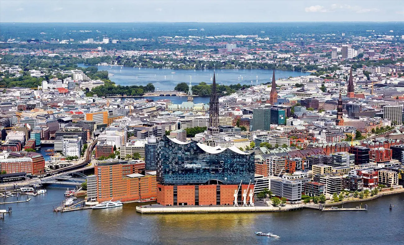 Bild: 4250000960279 | HAMBURG 2027 | Ein Kalender von Marian René Menges | Kalender | 2027