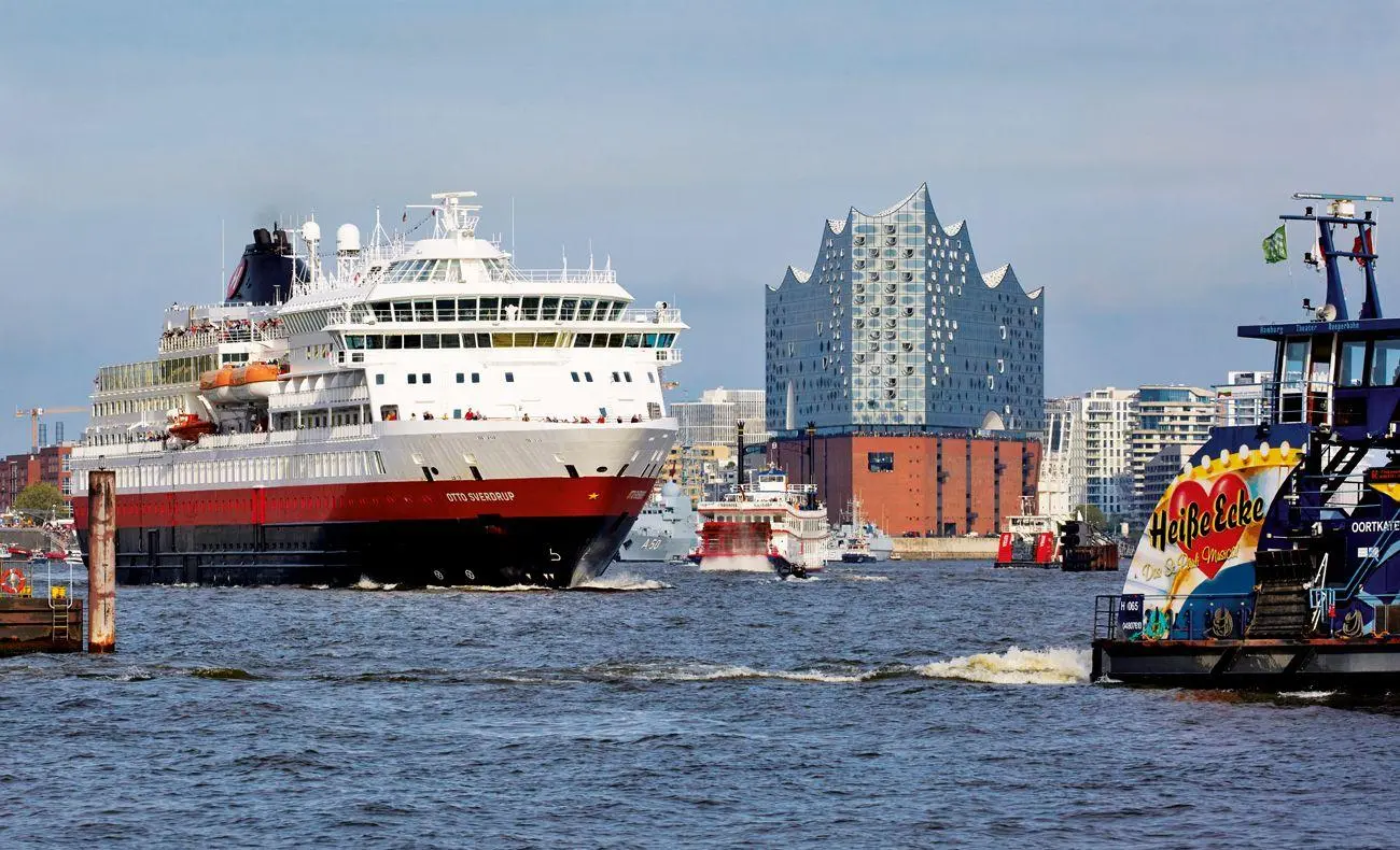 Bild: 4250000960279 | HAMBURG 2027 | Ein Kalender von Marian René Menges | Kalender | 2027