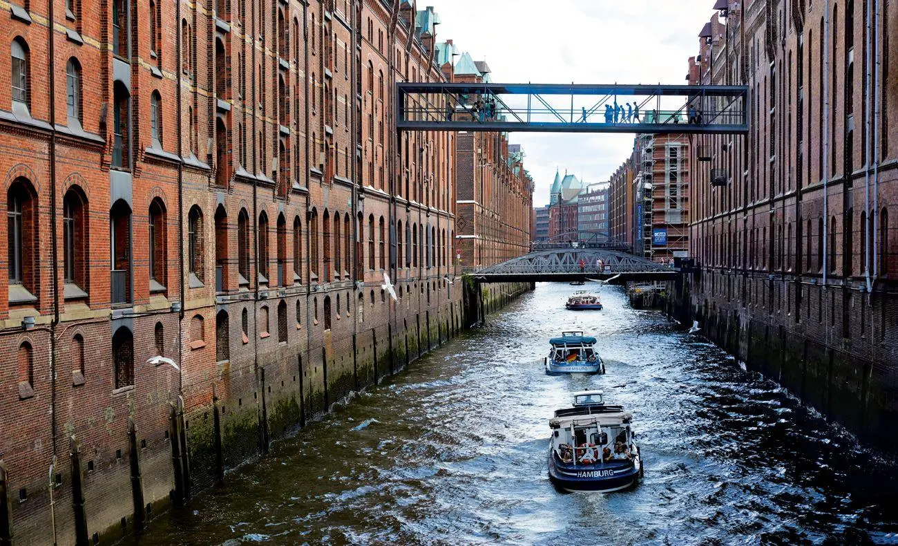 Bild: 4250000960279 | HAMBURG 2027 | Ein Kalender von Marian René Menges | Kalender | 2027