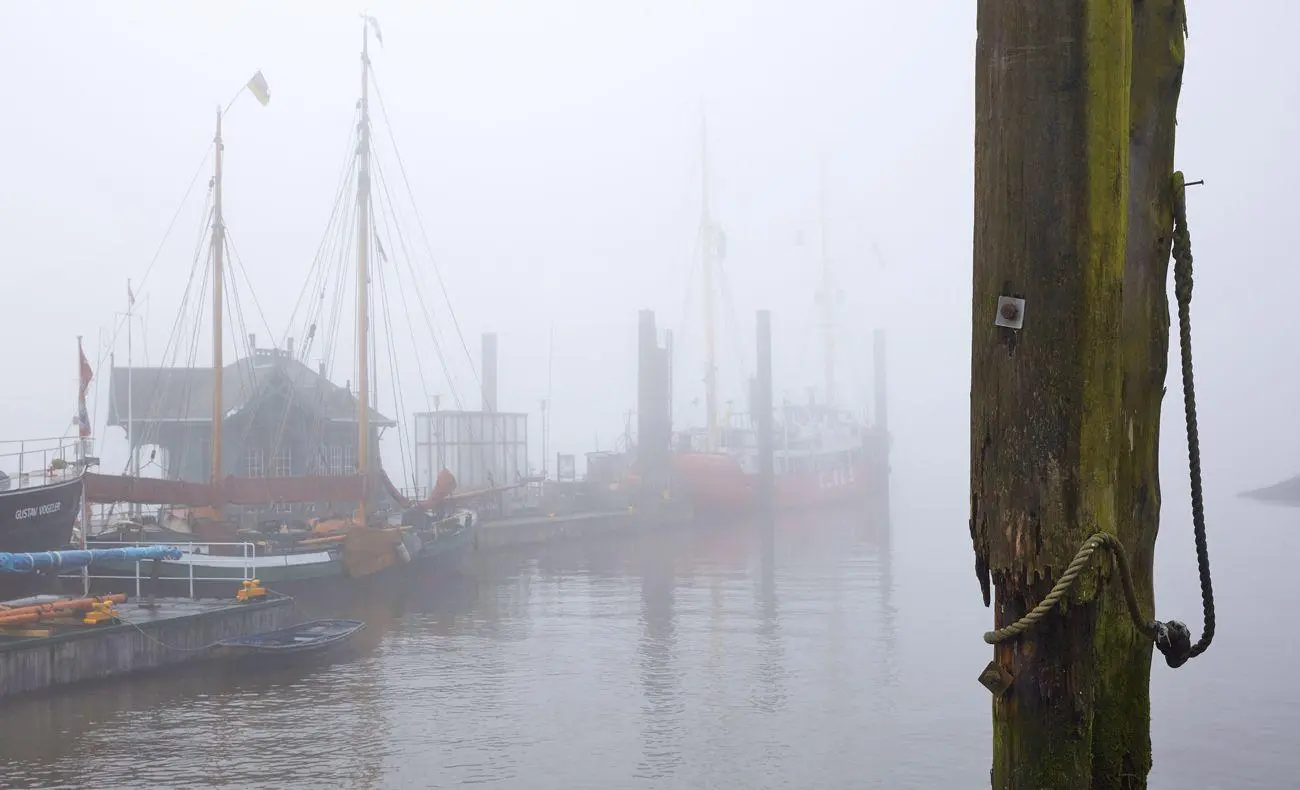 Bild: 4250000960279 | HAMBURG 2027 | Ein Kalender von Marian René Menges | Kalender | 2027