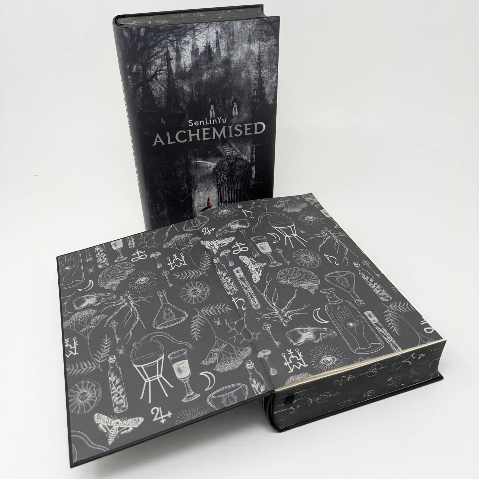 Bild: 9783989780279 | Alchemised English Edition | Senlinyu | Buch | 1040 S. | Englisch