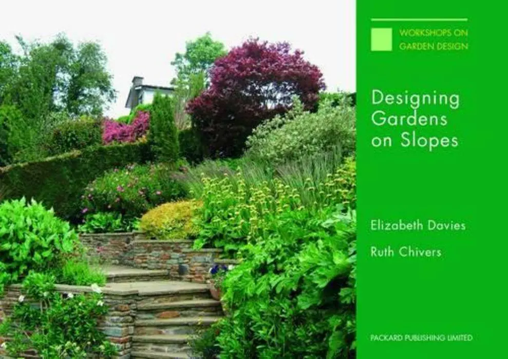 Cover: 9781853411380 | Davies, E: Designing Gardens on Slopes | Elizabeth Davies (u. a.)