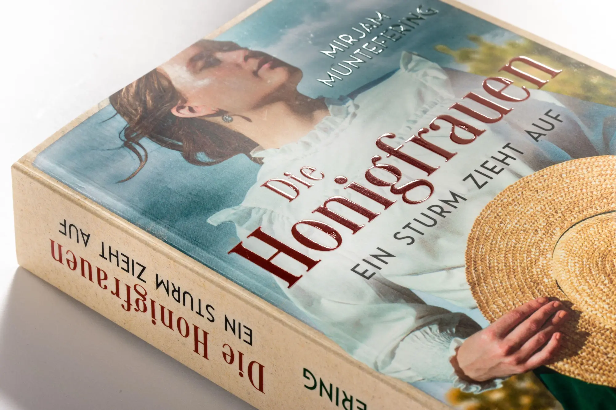 Bild: 9783734115080 | Die Honigfrauen - Ein Sturm zieht auf | Mirjam Müntefering | Buch
